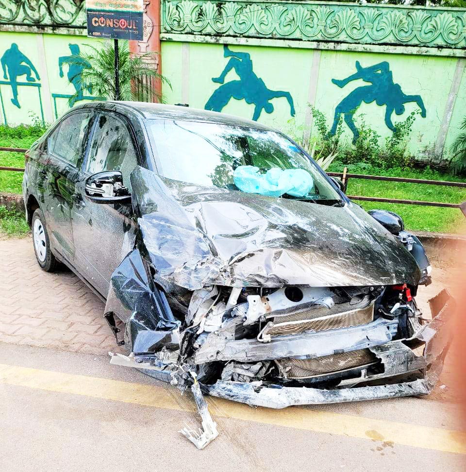 एनआईटी के सामने कार दुर्घटना, कोई हताहत नहीं, रिपोर्ट भी नहीं एनआईटी के सामने कार दुर्घटना, कोई हताहत नहीं, रिपोर्ट भी नहीं