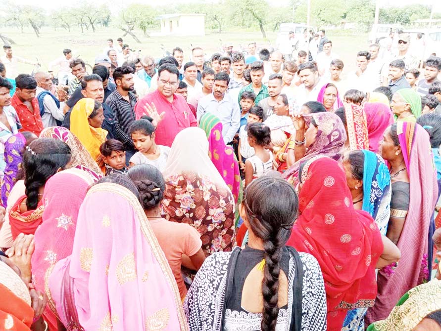 संसदीय सचिव ने की विश्वकर्मा की पूजा संसदीय सचिव ने की विश्वकर्मा की पूजा