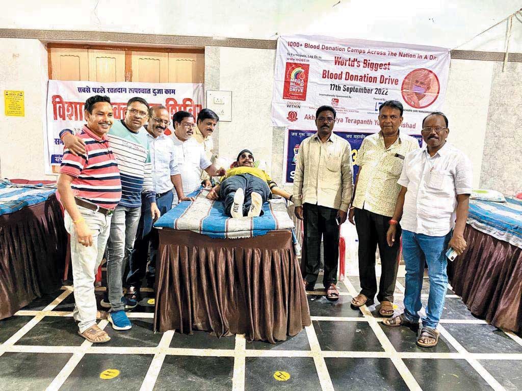 सेवा पखवाड़े में भाजपा मंत्री छाबड़ा ने किया रक्तदान