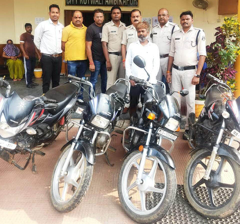 बाइक चोर पकड़ाया, 4 वाहन बरामद