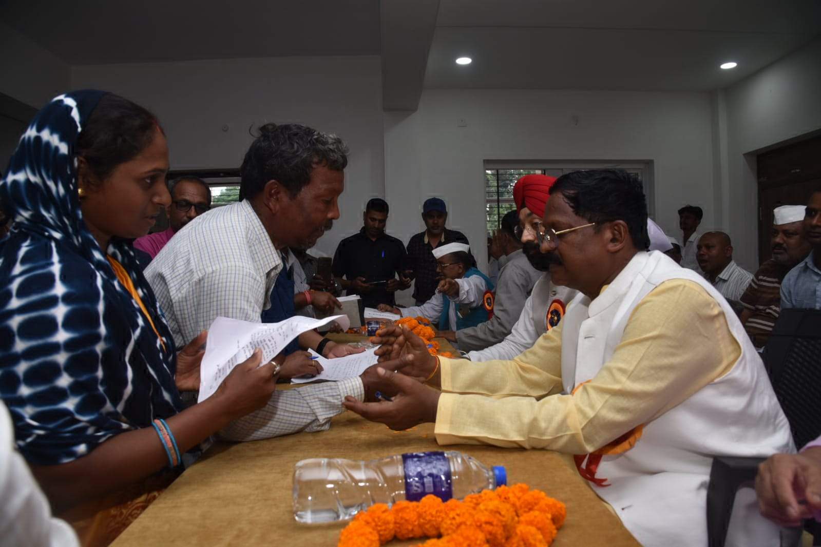 खाद्य मंत्री ने जनसंवाद में सुनी लोगों की समस्याएं