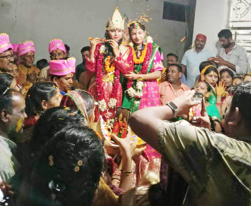 भक्तिपूर्ण माहौल में श्रीमद् भागवत कथा का आयोजन