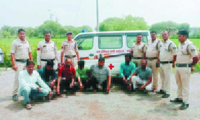 पुलिस अफसर बन दो युवकों का अपहरण, डॉक्टर सहित 7 आरोपी गिरफ्तार पुलिस अफसर बन दो युवकों का अपहरण, डॉक्टर सहित 7 आरोपी गिरफ्तार