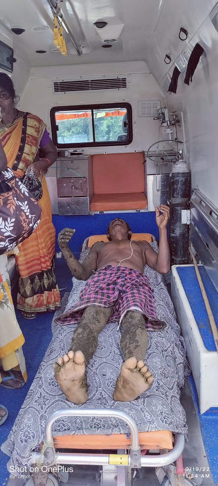 घर में गिरी गाज, अधेड़ घायल