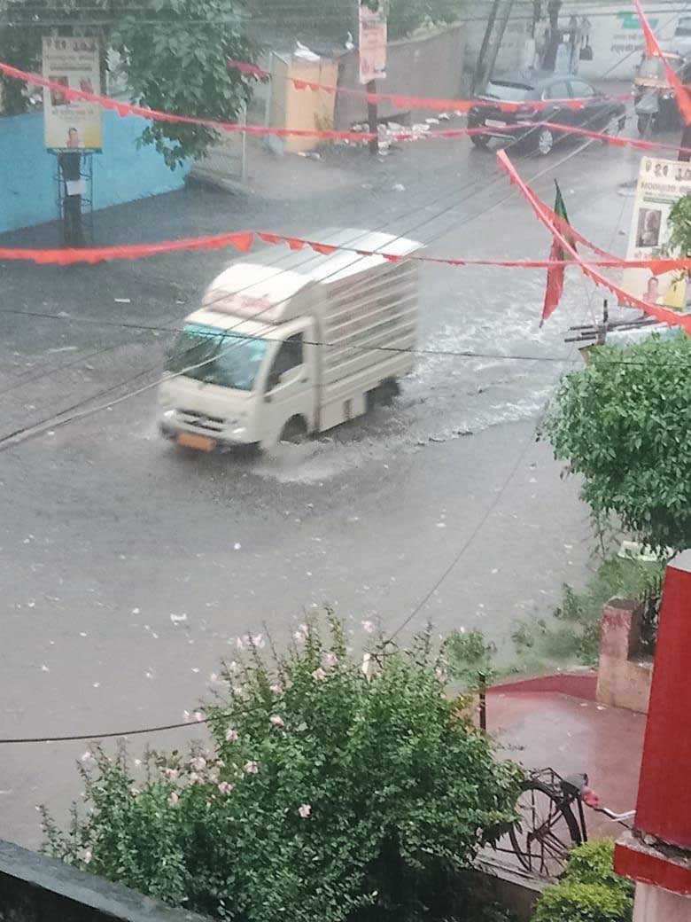 शाम जमकर बरसे बदरा
