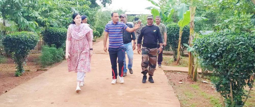 एसपी शर्मा ने बकरकट्टा थाना का किया निरीक्षण एसपी शर्मा ने बकरकट्टा थाना का किया निरीक्षण