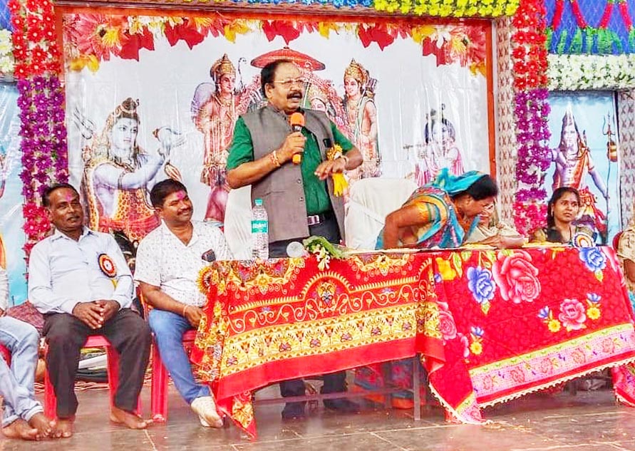 सांसद को काला झंडा दिखाने से पहले गिरफ्तार सांसद को काला झंडा दिखाने से पहले गिरफ्तार