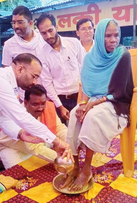 सेवा पखवाड़ा: खिलाडिय़ों को किट व बुजुर्गों का सम्मान