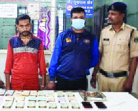 शराब दुकान में चोरी कर्मियों ने की थी, दोनों गिरफ्तार शराब दुकान में चोरी कर्मियों ने की थी, दोनों गिरफ्तार