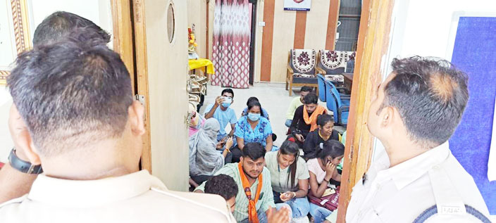 डिग्री कॉलेज में एबीवीपी के छात्रों का हंगामा, दिया धरना