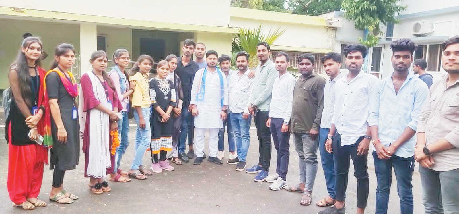 प्रदेश अध्यक्ष का नवागढ़ एनएसयूआई ने किया भव्य स्वागत प्रदेश अध्यक्ष का नवागढ़ एनएसयूआई ने किया भव्य स्वागत