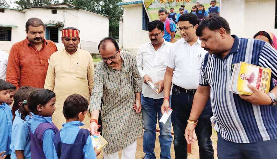 बच्चों को स्कूल से जोड़े रखने व बेहतर पढ़ाई के लिए किया जा रहा प्रयास अद्भुत-कुमार सिंहदेव