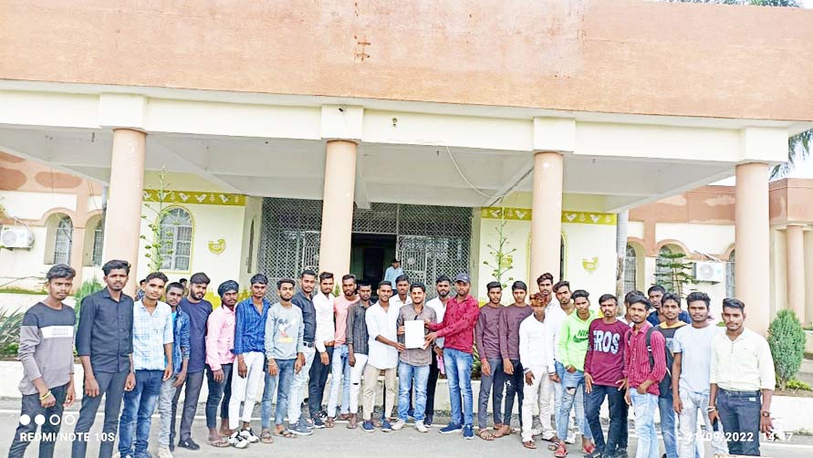 वीर शहीद ललित खरसन चौक बनाने जिलाधीश  को ज्ञापन