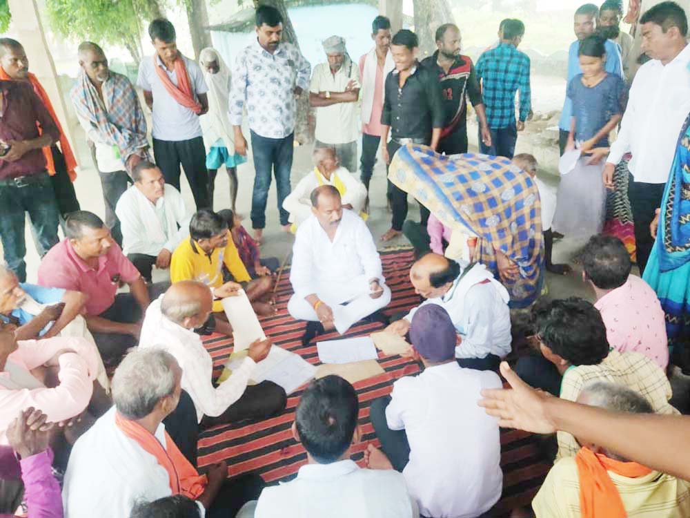 समाज के अंतिम छोर तक बुनियादी सुविधाएं मुहैया करा रही भूपेश सरकार- कमरो समाज के अंतिम छोर तक बुनियादी सुविधाएं मुहैया करा रही भूपेश सरकार- कमरो