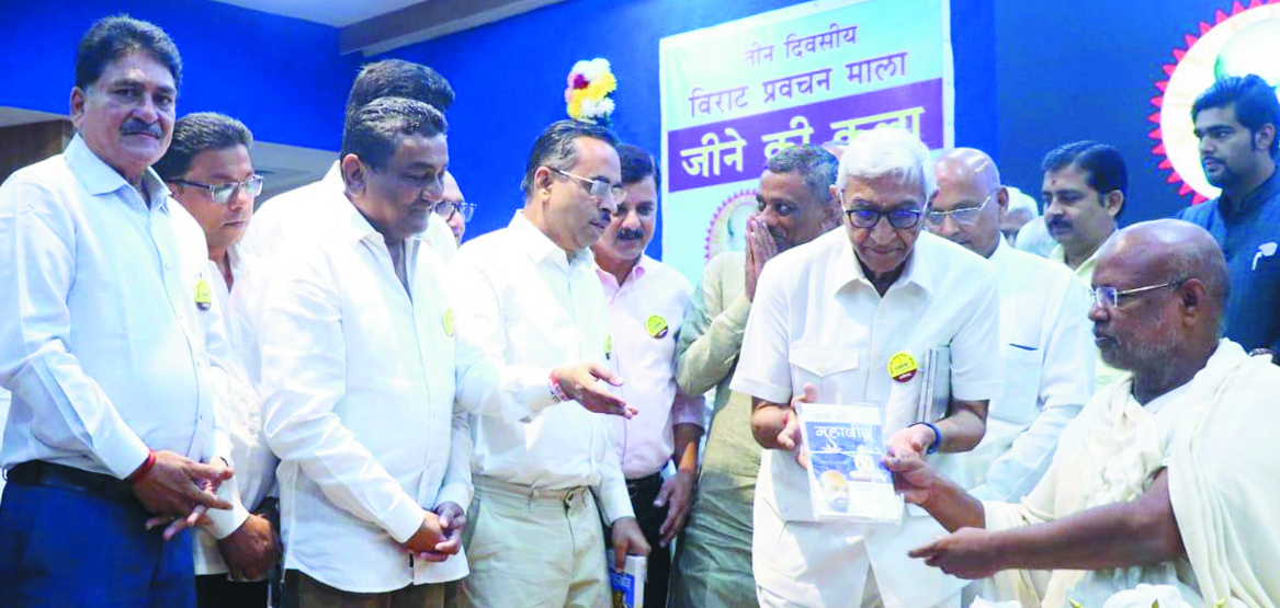 शीशा गलती से, पर रिश्ता गलतफहमी से टूटता है-राष्ट्र संत श्री ललित प्रभ जी शीशा गलती से, पर रिश्ता गलतफहमी से टूटता है-राष्ट्र संत श्री ललित प्रभ जी