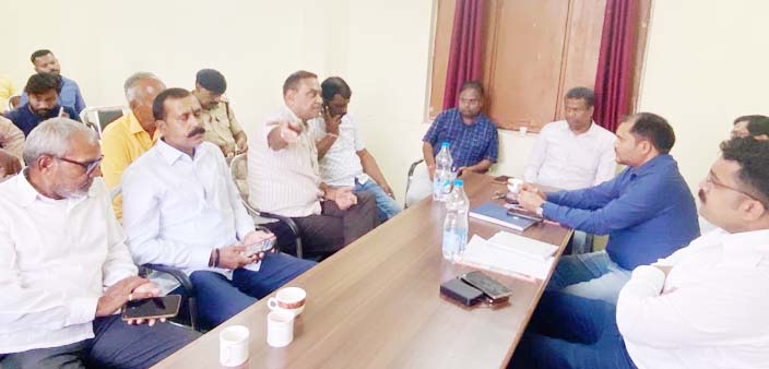 पर्व के मद्देनजर एसडीएम ने ली शांति समिति की बैठक