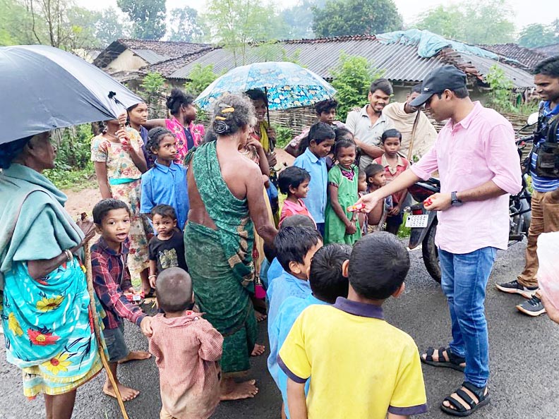 एसपी कुमार ने नक्सल क्षेत्र का किया भ्रमण