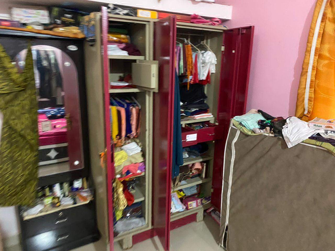 सूने घर से 4 लाख के जेवर पार
