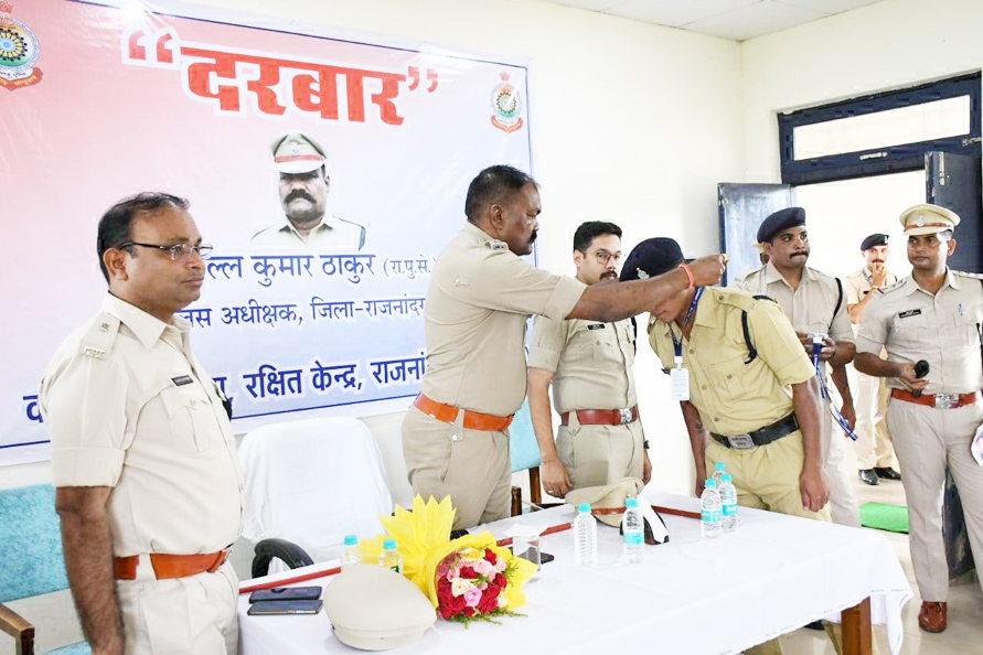 एसपी ठाकुर ने सुनी जवानों की समस्याएं