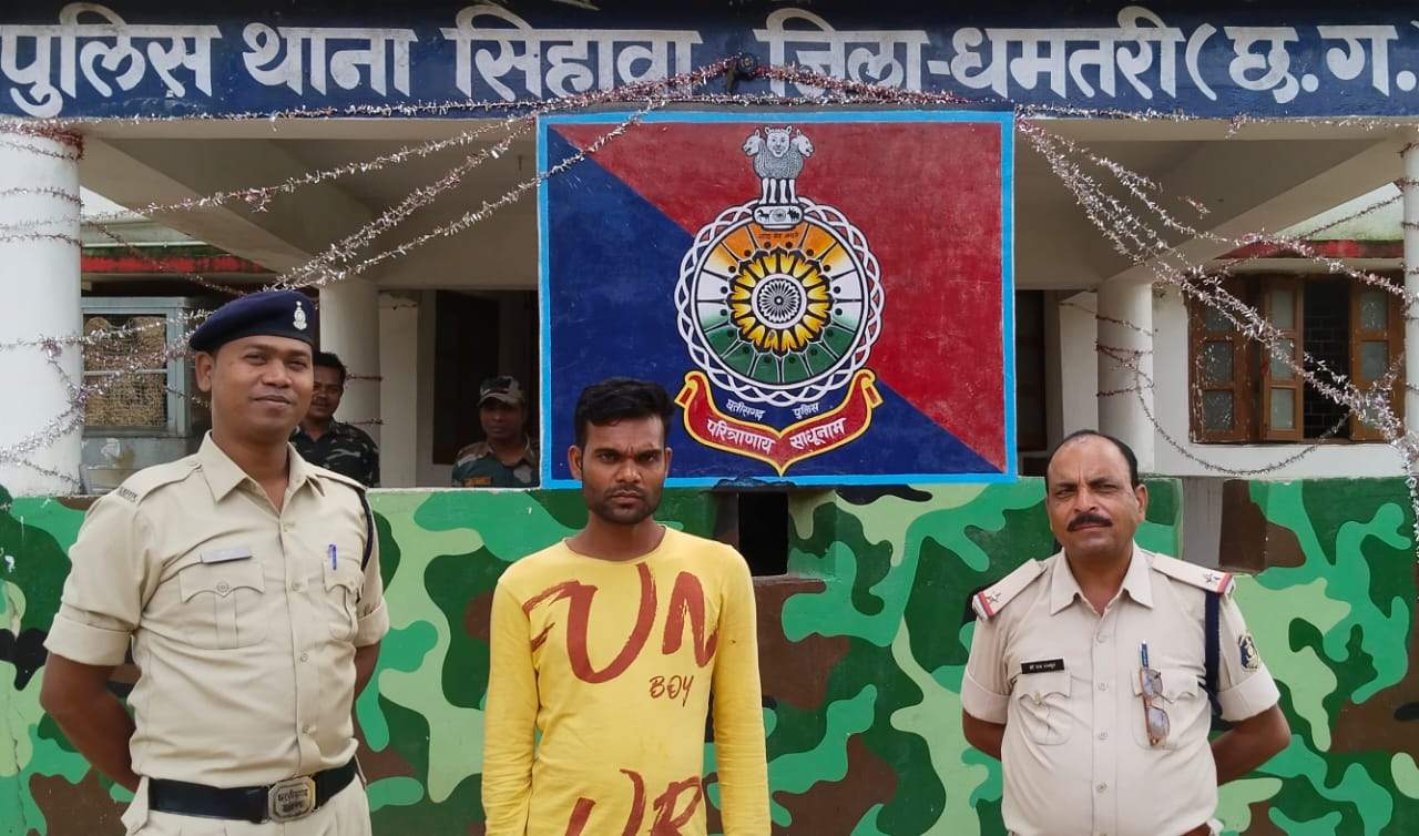 फावड़ा से पिता की हत्या, आरोपी बेटा गिरफ्तार फावड़ा से पिता की हत्या, आरोपी बेटा गिरफ्तार
