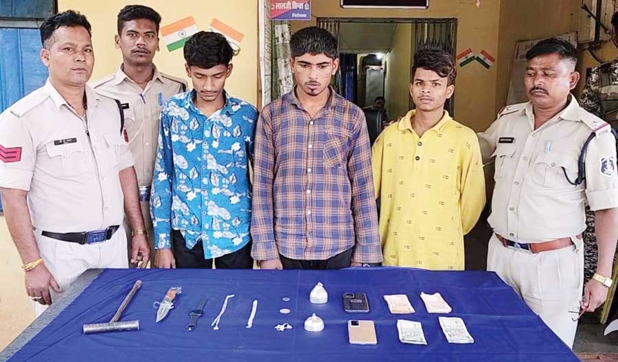 सूने मकानों में चोरी, नाबालिग समेत 4 गिरफ्तार