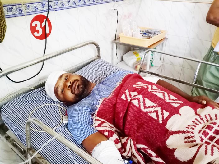 सोनेवारा सरपंच पर कुल्हाड़ी से हमला, आईसीयू में भर्ती सोनेवारा सरपंच पर कुल्हाड़ी से हमला, आईसीयू में भर्ती