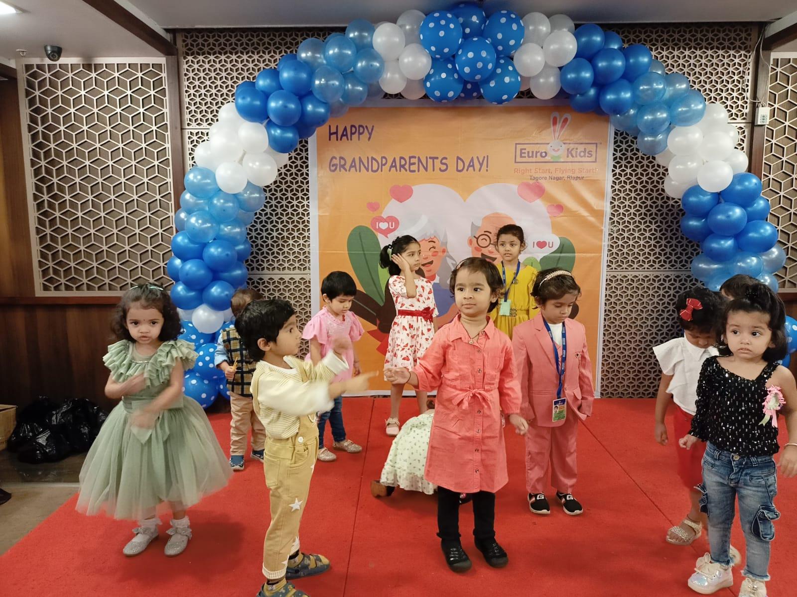 यूरो किड्स स्कूल ने मनाया ग्रैंड पेरेंट्स डे यूरो किड्स स्कूल ने मनाया ग्रैंड पेरेंट्स डे