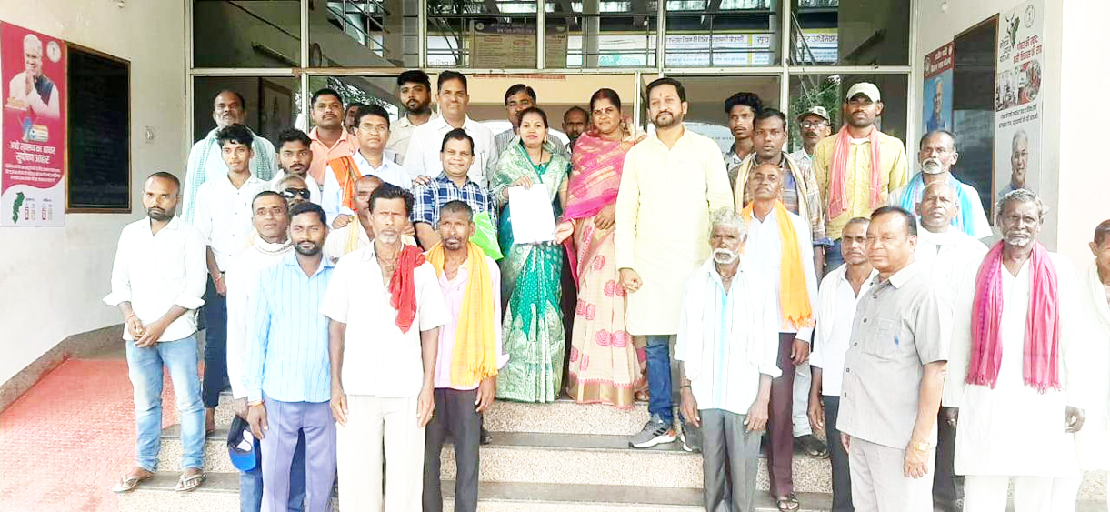 किसानों ने की दोषियों पर कार्रवाई और मुआवजा दिलाने की मांग किसानों ने की दोषियों पर कार्रवाई और मुआवजा दिलाने की मांग
