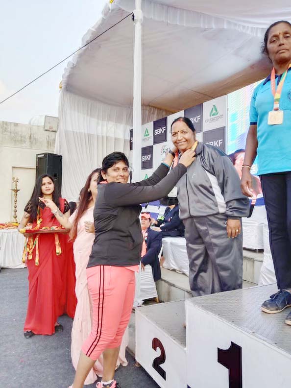 राष्ट्रीय खेल में बस्तर की 62 बरस की व्याख्याता को 4 गोल्ड व 3 सिल्वर मेडल राष्ट्रीय खेल में बस्तर की 62 बरस की व्याख्याता को 4 गोल्ड व 3 सिल्वर मेडल