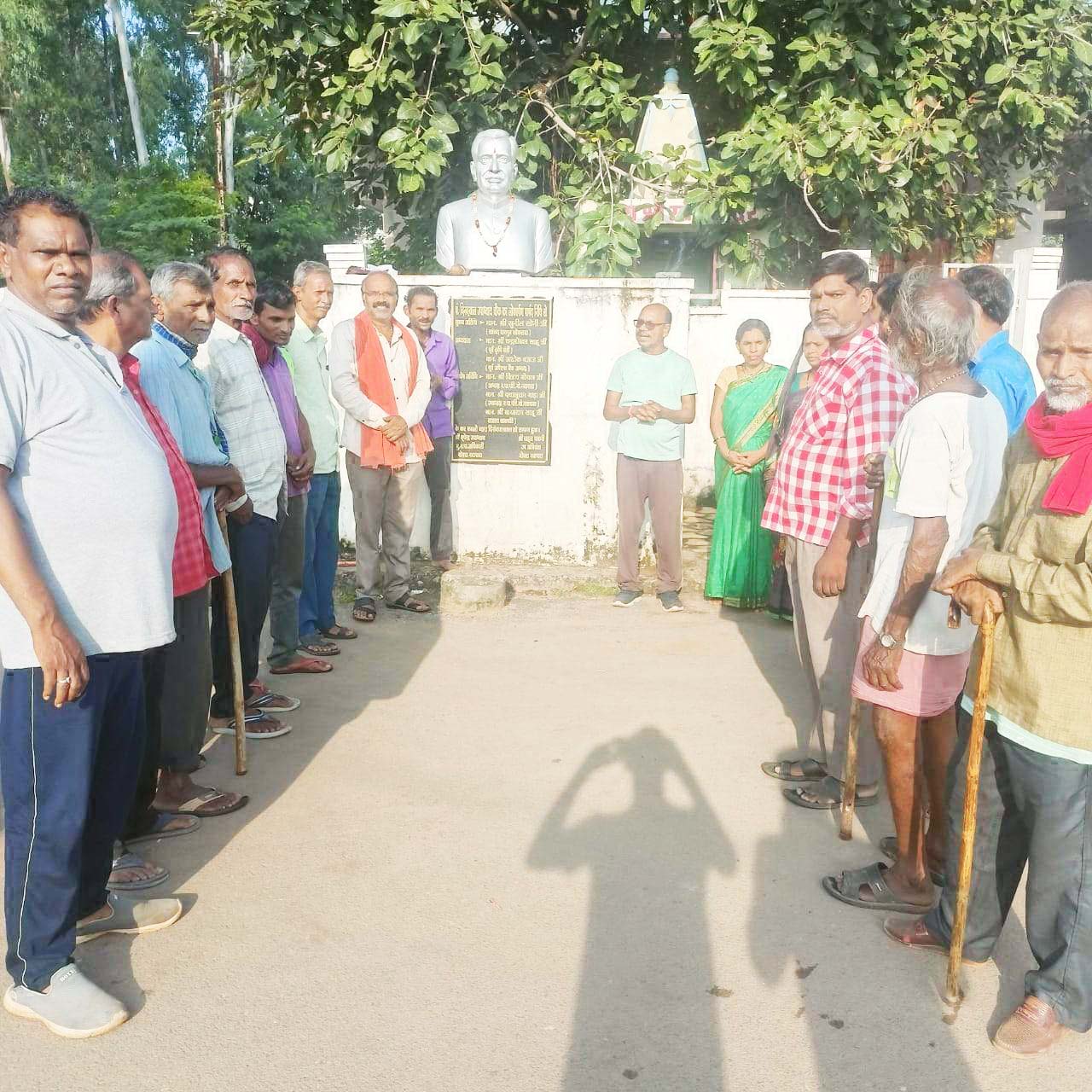 जयंती पर पं. दीनदयाल को किया याद जयंती पर पं. दीनदयाल को किया याद