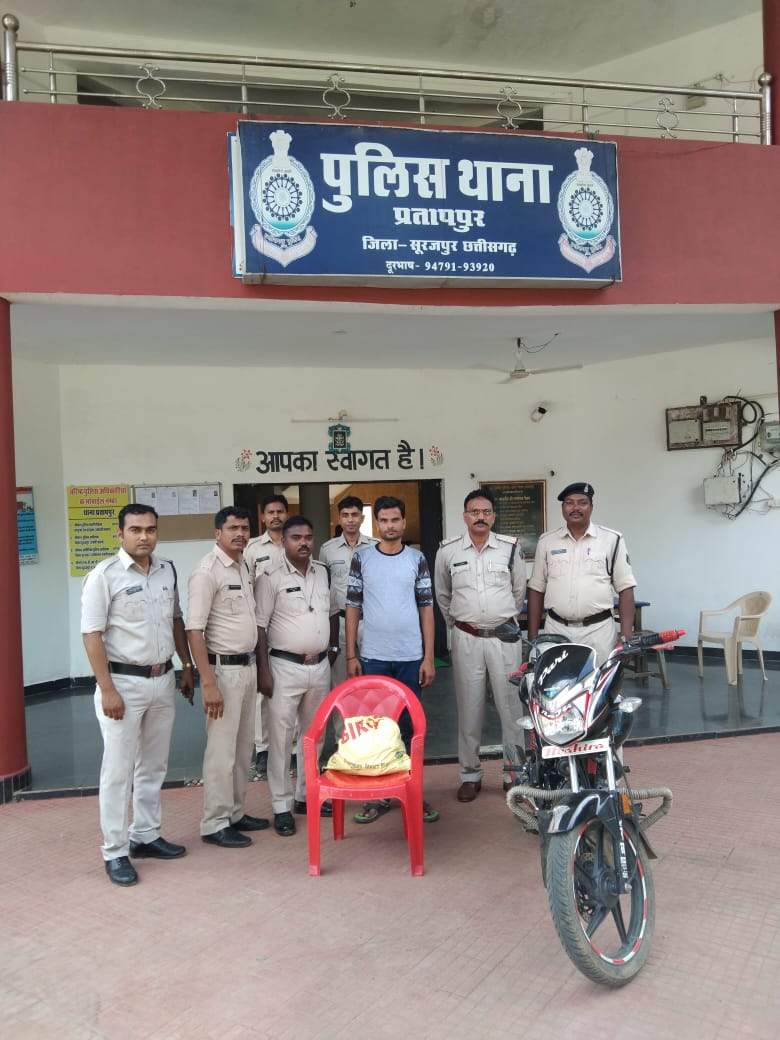 नशीली कफ सिरफ के साथ आरोपी गिरफ्तार