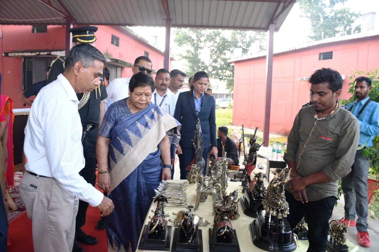 राज्यपाल ने शिल्प नगरी का किया निरीक्षण राज्यपाल ने शिल्प नगरी का किया निरीक्षण