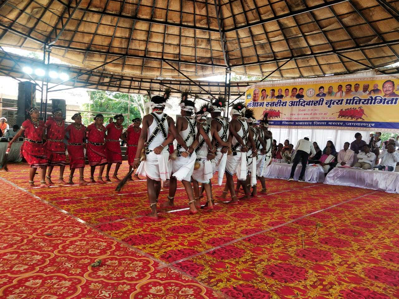 संभाग स्तरीय आदिवासी नृत्य प्रतियोगिता में सुकमा के धुरवा नर्तक बने विजेता संभाग स्तरीय आदिवासी नृत्य प्रतियोगिता में सुकमा के धुरवा नर्तक बने विजेता