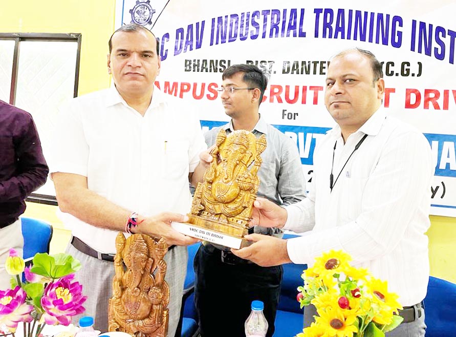 सुजुकी मोटर्स ने दिया एनएमडीसी-आईटीआई भांसी के छात्रों को बेहतरीन भविष्य बनाने का सुनहरा अवसर