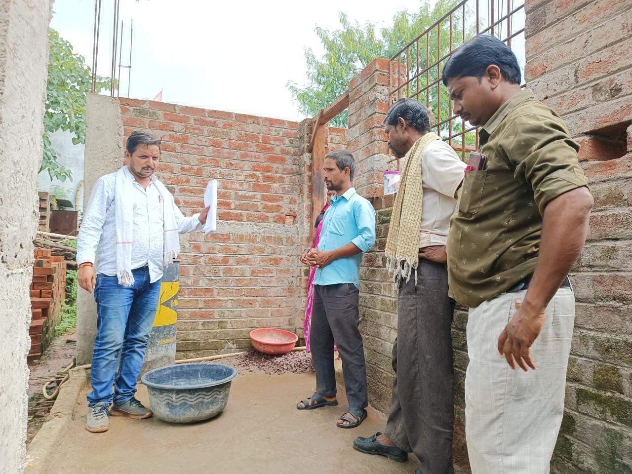 पीएम आवास हितग्राही सूदखोरों से परेशान