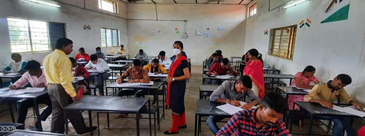 भृत्य पद के लिए जिले के साढ़े 8 हजार ने दी पीएससी परीक्षा