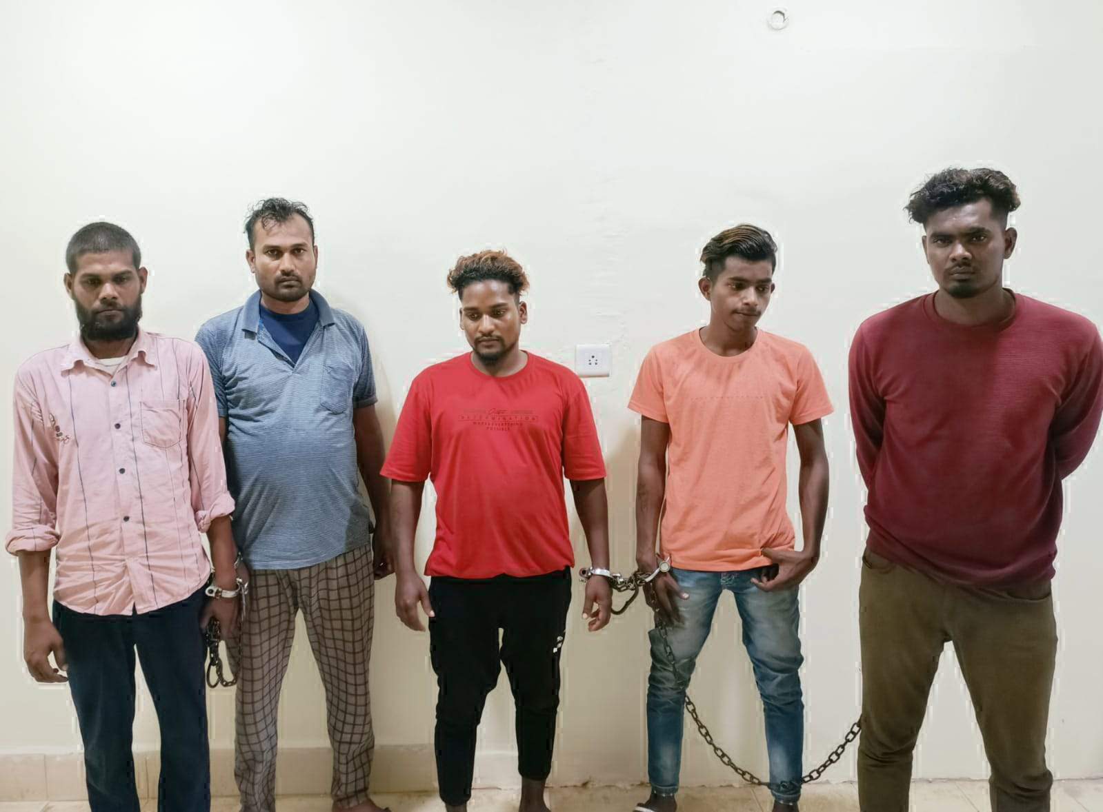 दो कर्मियों ने शराब दुकान में साथियों संग मिलकर की थी चोरी, पांच गिरफ्तार दो कर्मियों ने शराब दुकान में साथियों संग मिलकर की थी चोरी, पांच गिरफ्तार