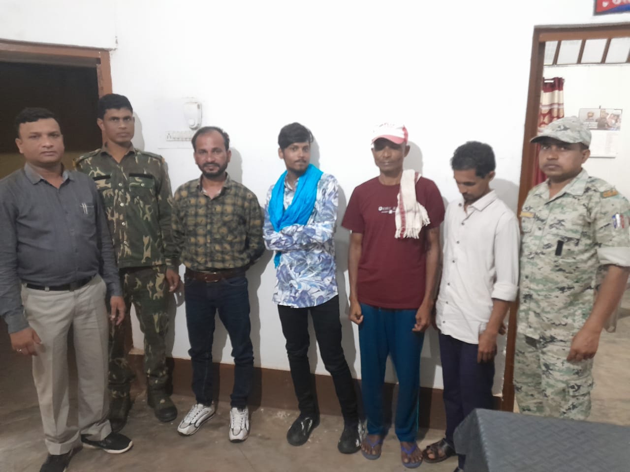 कुएमारी जंगल में जुआ खेलते 4 गिरफ्तार