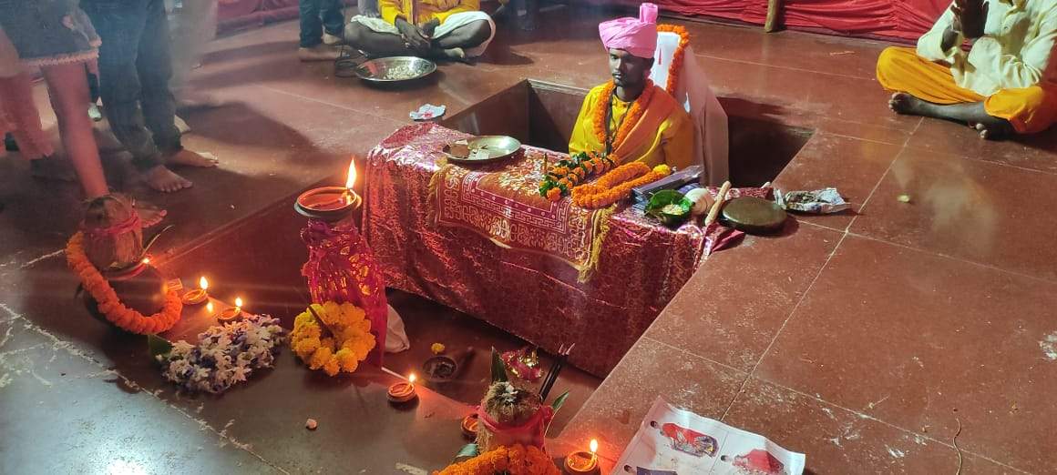 बस्तर दशहरा के निर्विघ्न आयोजन के लिए जोगी बिठाई की रस्म पूरी बस्तर दशहरा के निर्विघ्न आयोजन के लिए जोगी बिठाई की रस्म पूरी