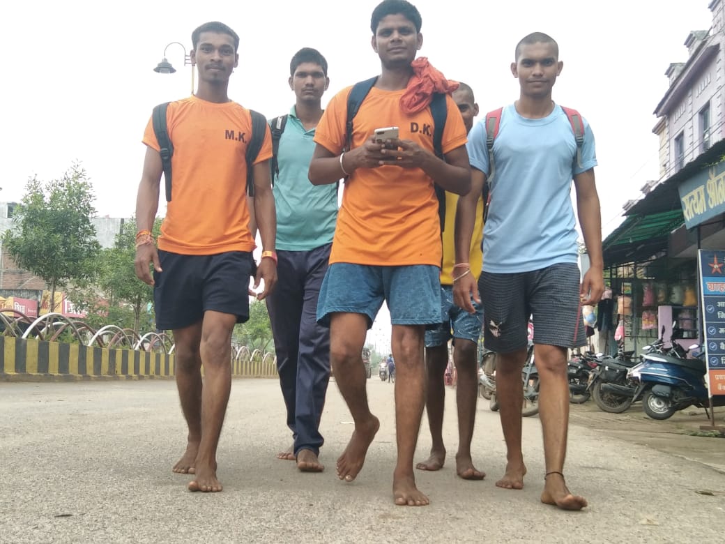 सडक़ों में सुनाई देने लगी पदयात्रियों की आहट