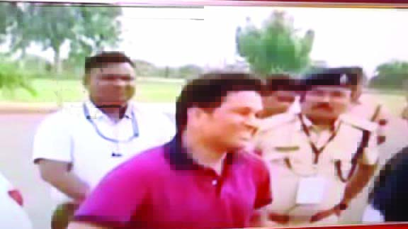 प्रैक्टिस के बाद सचिन ने संजीवनी अस्पताल में मरीजों से की भेंट प्रैक्टिस के बाद सचिन ने संजीवनी अस्पताल में मरीजों से की भेंट