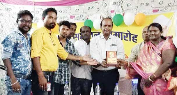 65 आदर्श शिक्षक शिक्षिकाओं का सम्मान