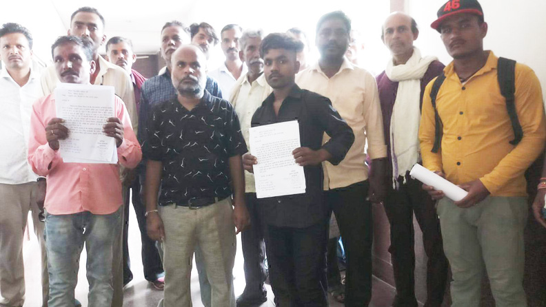 मनमाने तरीके से बांटा गया आबादी पट्टा, घास जमीन को भी नहीं छोड़ा मनमाने तरीके से बांटा गया आबादी पट्टा, घास जमीन को भी नहीं छोड़ा