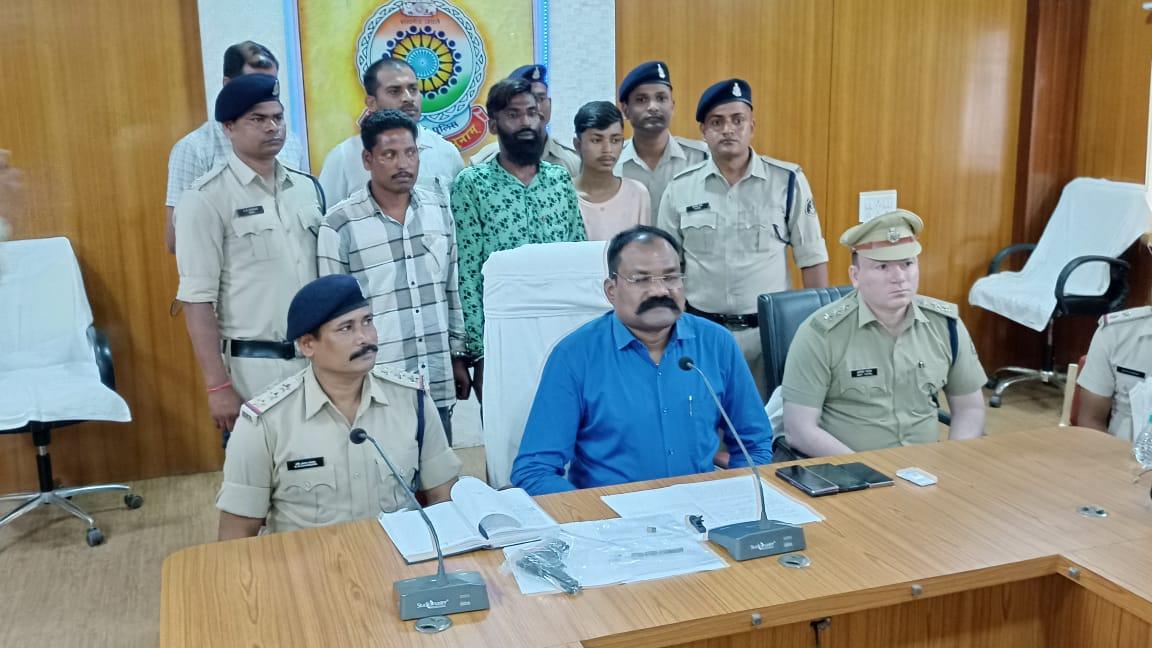 मां के साथ दोस्त के भाई के अवैध संबंध का शक , मारी गोली