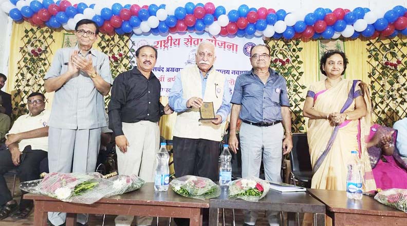 रासेयो इकाई की 25वीं वर्षगाँठ पर सम्मान समारोह रासेयो इकाई की 25वीं वर्षगाँठ पर सम्मान समारोह
