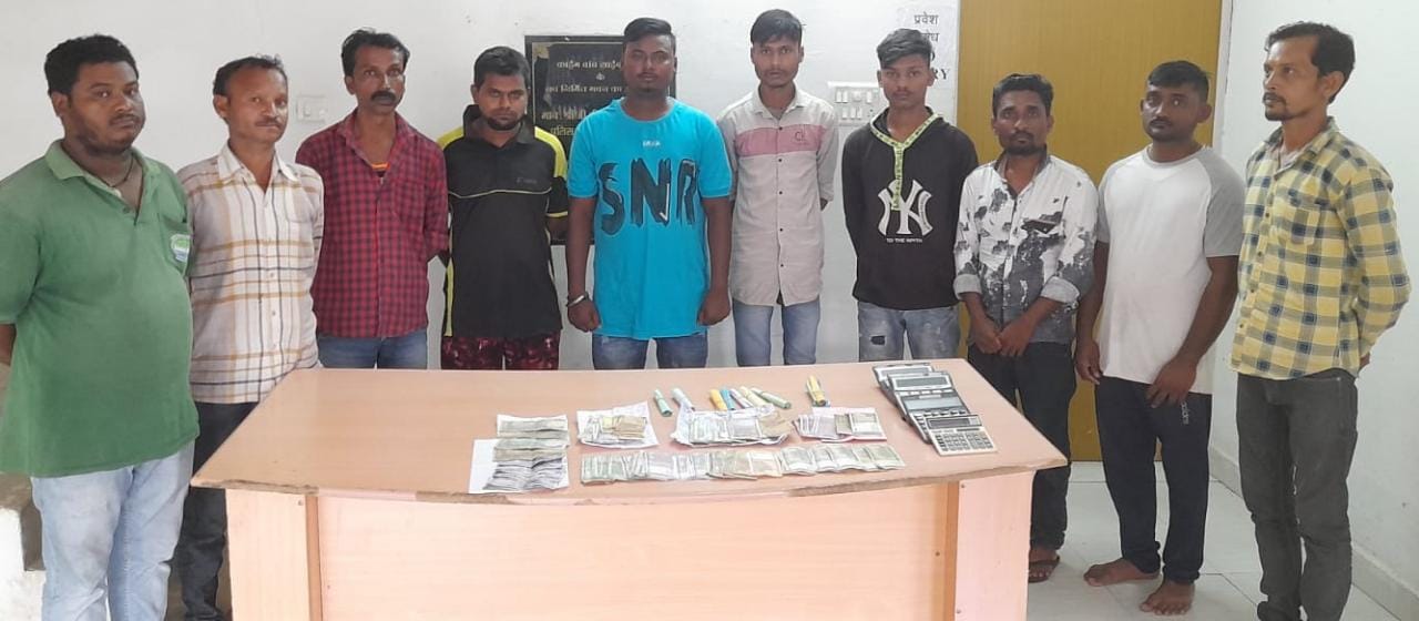 ऑनलाईन सट्टा, 10 सटोरिये गिरफ्तार ऑनलाईन सट्टा, 10 सटोरिये गिरफ्तार