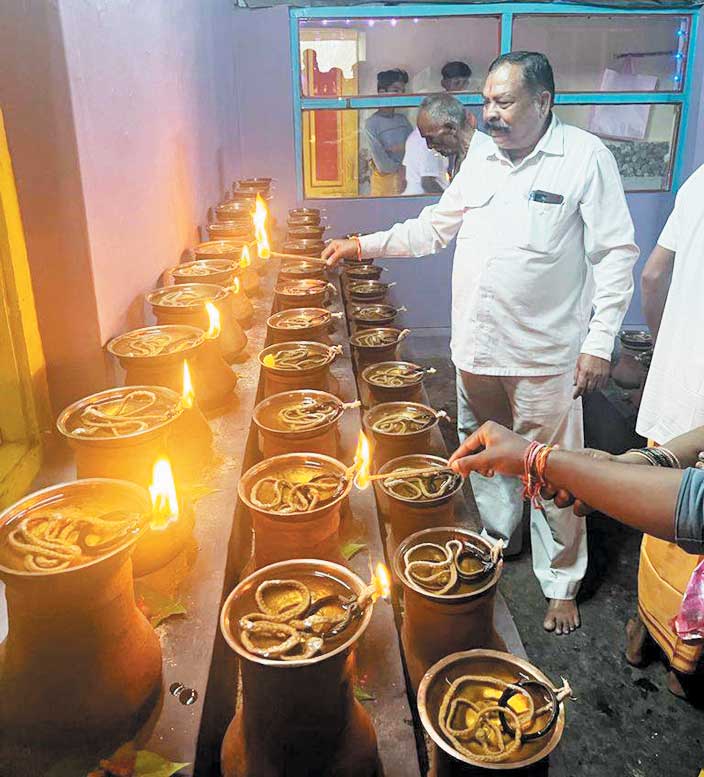 काली मंदिर सहित माता देवालयों में आस्था के जोत जले काली मंदिर सहित माता देवालयों में आस्था के जोत जले