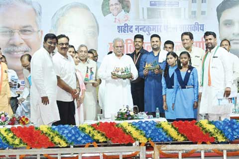 बीरगांव कालेज को 5 वर्ष बाद मिला भवन, एक पाली में आत्मानंद इंग्लिश स्कूल भी चलेगा बीरगांव कालेज को 5 वर्ष बाद मिला भवन, एक पाली में आत्मानंद इंग्लिश स्कूल भी चलेगा
