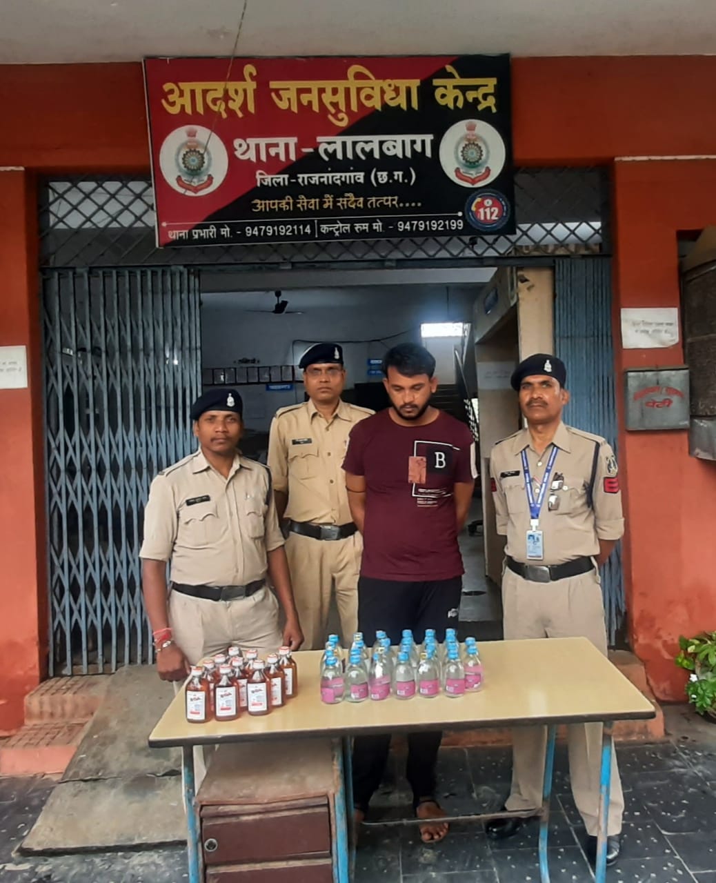 झोपड़ीनुमा होटल से 26 पौवा बरामद