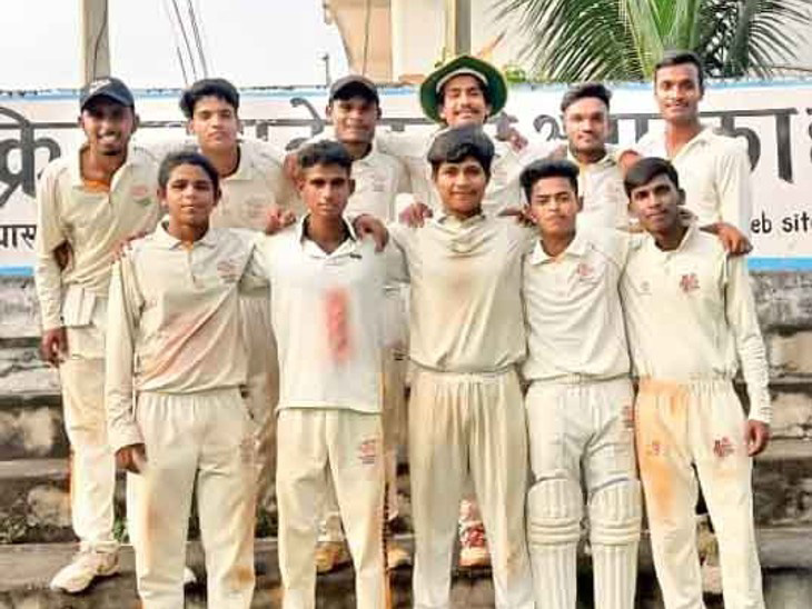 टर्मिनेटर रॉयल चैलेंजर्स ने महासमुंद कैपिटल को 6 विकेट से हराकर सेमीफाइनल में जगह बनाई टर्मिनेटर रॉयल चैलेंजर्स ने महासमुंद कैपिटल को 6 विकेट से हराकर सेमीफाइनल में जगह बनाई